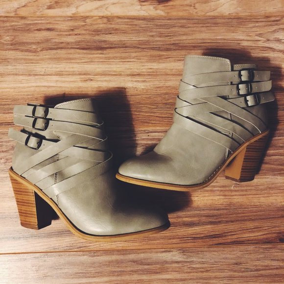 JG Gray Ankle Booties - Picture 1 of 2
